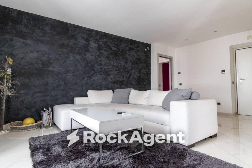 Salone - Appartamento via Giuseppe Poerio, 47, Catanzaro - foto 2