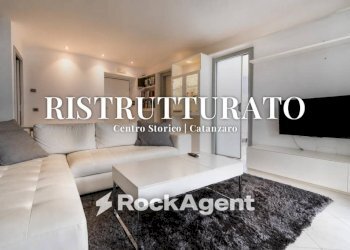 Salone - Appartamento via Giuseppe Poerio, 47, Catanzaro - foto 1