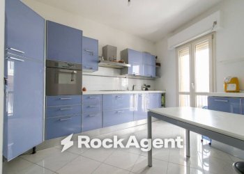 Cucina - Appartamento via Giuseppe Poerio, 47, Catanzaro - foto 5