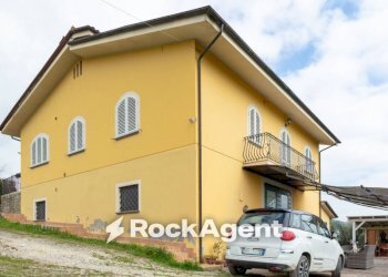 Facciata - Villa via della Tinaia, 12, Montecarlo - foto 3