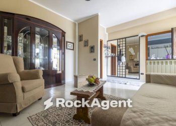Salone - Appartamento viale dei Tulipani, 183, Catanzaro - foto 7