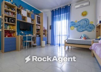 Camera da letto - Appartamento viale dei Tulipani, 183, Catanzaro - foto 25