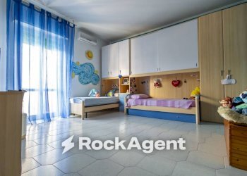 Camera da letto - Appartamento viale dei Tulipani, 183, Catanzaro - foto 26