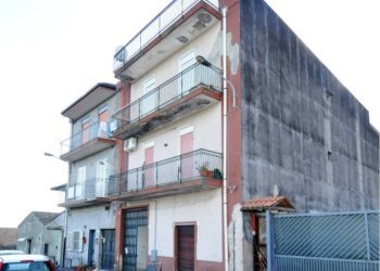 Facciata - Quadrilocale vico Tomasello, 13, San Pietro Clarenza - foto 1