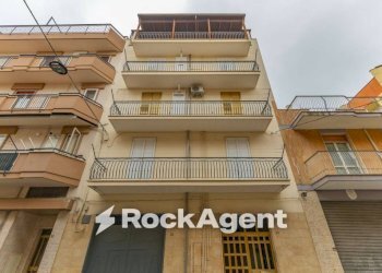 Facciata - Four-room apartment via Fabio Filzi, 35, Gravina in Puglia - photo 1