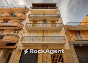 Facciata - Quadrilocale via Fabio Filzi, 35, Gravina in Puglia - foto 2