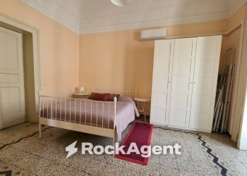 Camera da letto - Three-room apartment via Vittorio Emanuele II, 108, Catania - photo 11