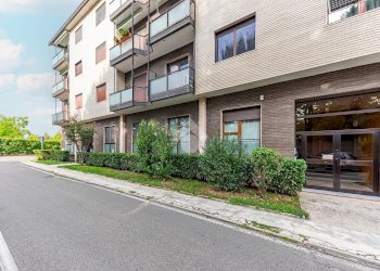 Two-room apartment Via Achille Grandi, Lainate - photo 1