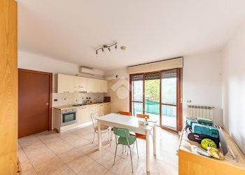 Two-room apartment Viale Rimembranze, Lainate - photo 3