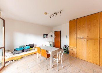 Two-room apartment Viale Rimembranze, Lainate - photo 5