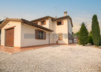ESTERNO - Villa Strada delle Tavernacce 52, Perugia - foto 1