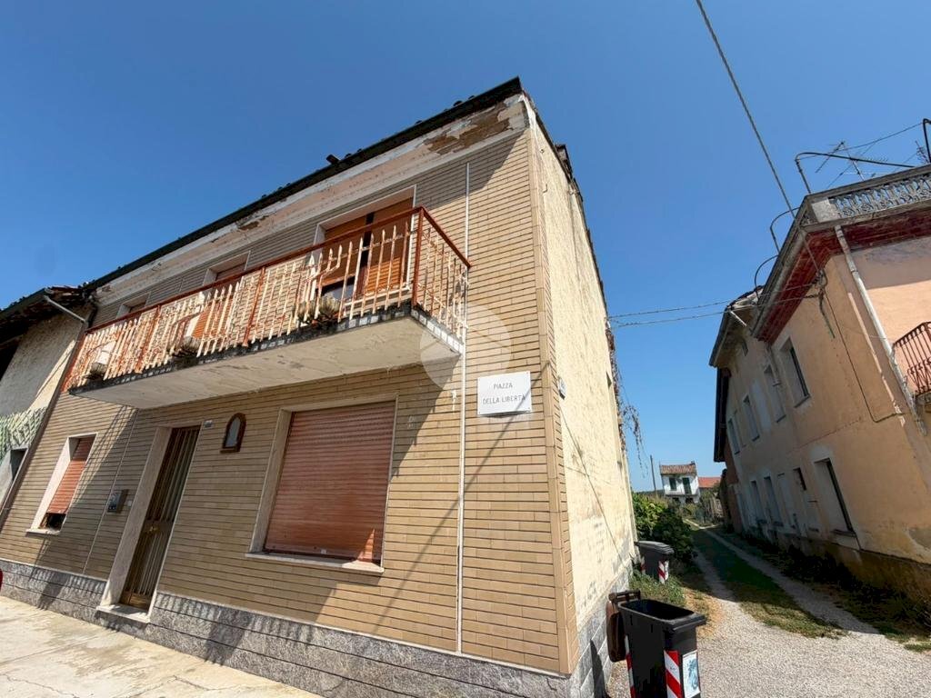 Casa indipendente Piazza della Libertà, Valmacca - foto 1