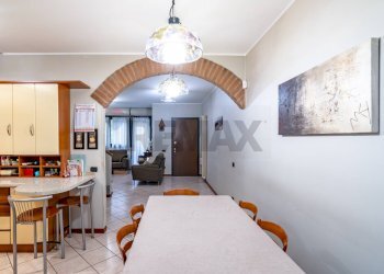 Sala da pranzo - Villa a Schiera Via Roma
 
141, Paderno Dugnano - foto 8