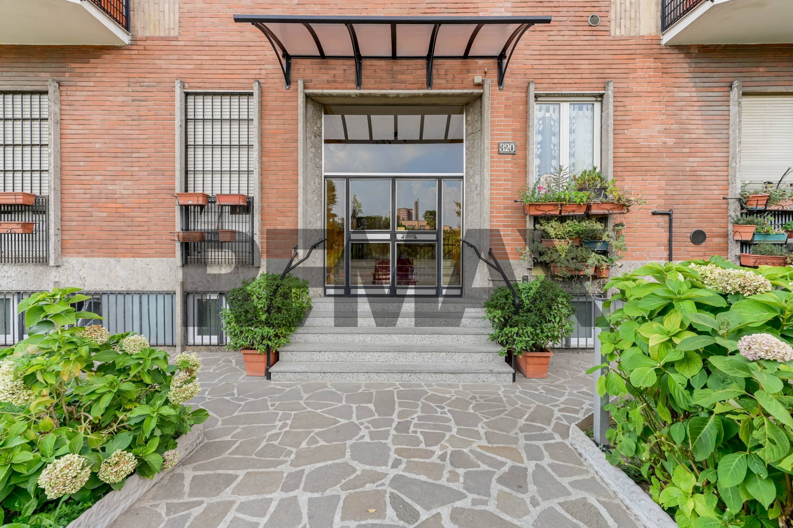 Edificio all\'aperto - Trilocale via padova
 
320, Milano - foto 1