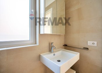 Bagno - Bilocale Via Orio Vergani
 
13, Milano - foto 13