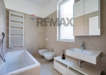 Bagno - Bilocale Via Orio Vergani
 
13, Milano - foto 24