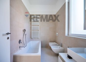 Bagno - Bilocale Via Orio Vergani
 
13, Milano - foto 25