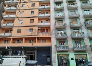 Edificio all\'aperto - Locale Commerciale Viale Unita' D'italia
47, Bari - foto 11