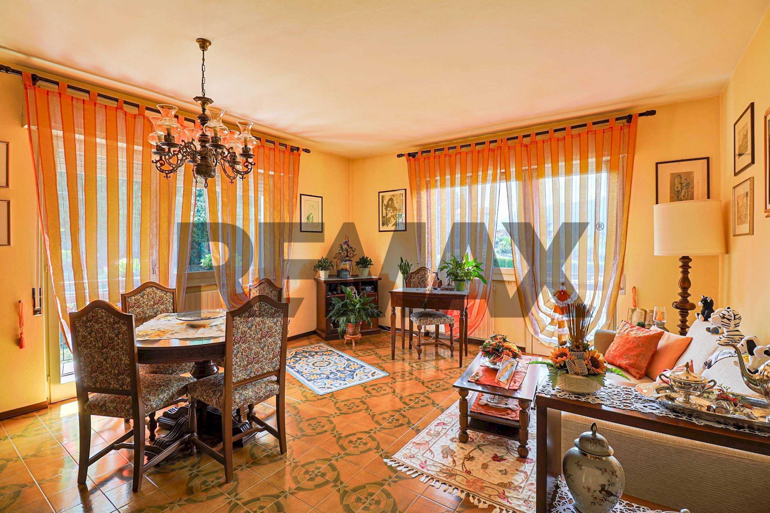 Sala da pranzo - Quadrilocale Via Dei Lori
37, Luino - foto 3