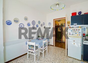 Sala da pranzo - Quadrilocale Via Dei Lori
 
37, Luino - foto 7