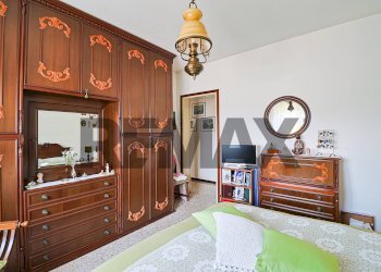 Camera / camera da letto - Quadrilocale Via Dei Lori
 
37, Luino - foto 9