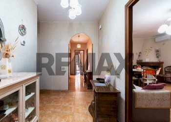 Hall / corridoio - Four-room apartment Via Nazario Palmioli
 
8, Monterotondo - photo 4