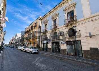 Edificio all\'aperto - Casa indipendente Via Greco
 
4, Adrano - foto 13