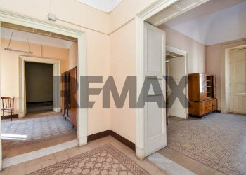 Hall / corridoio - Casa indipendente Via Greco
 
4, Adrano - foto 22
