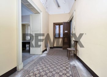 Hall / corridoio - Casa indipendente Via Greco
 
4, Adrano - foto 38