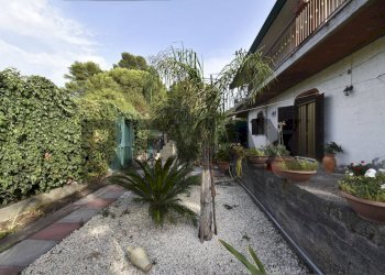 Giardino - Casa semi indipendente Via Paternò
 
333, Ragalna - foto 27