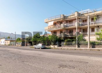 Edificio all\'aperto - Three-room apartment Via Torrente Vallonazzo
 
1/B, Mascali - photo 22