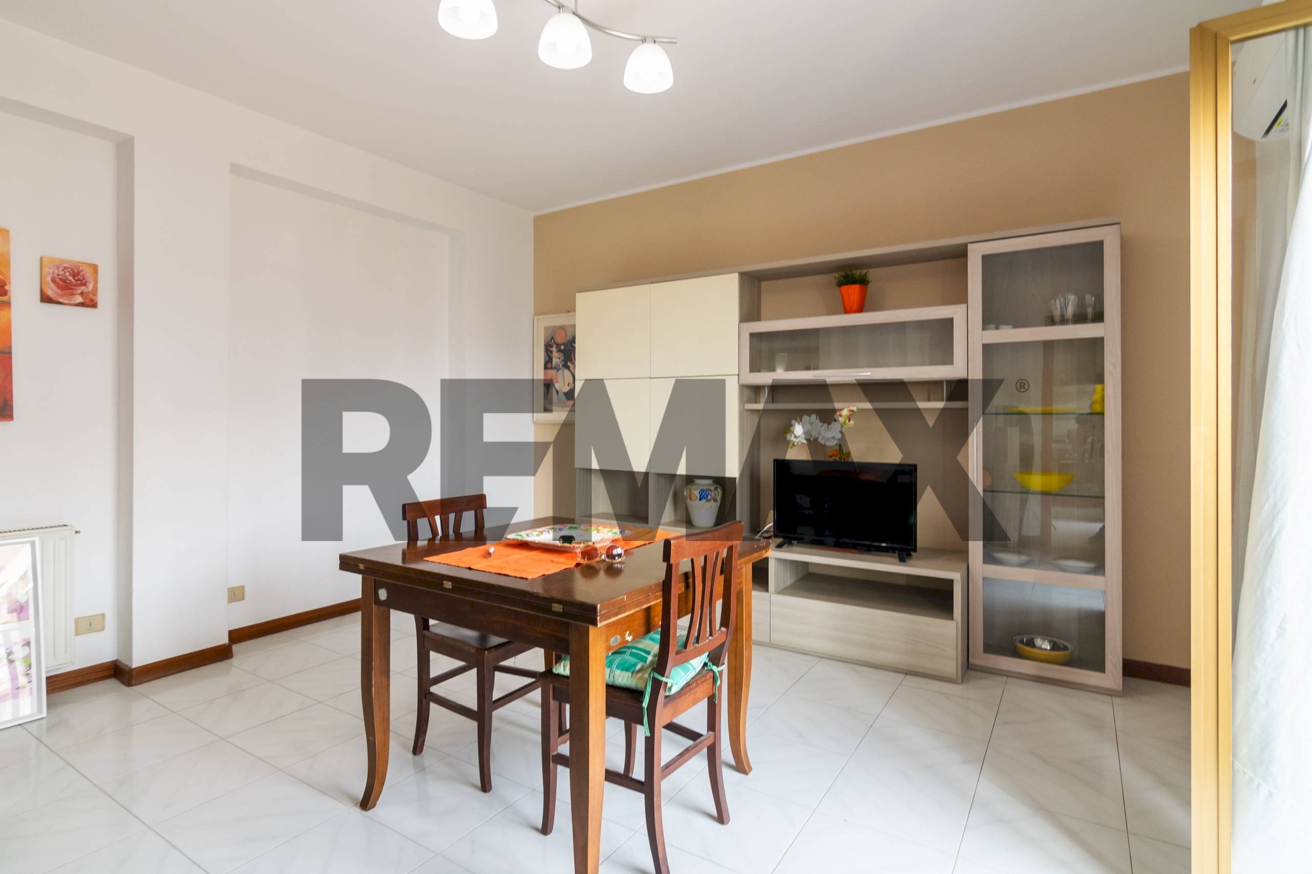 Sala da pranzo - Quadrilocale Via Pietro dell'Ova
 
396, Tremestieri Etneo - foto 1