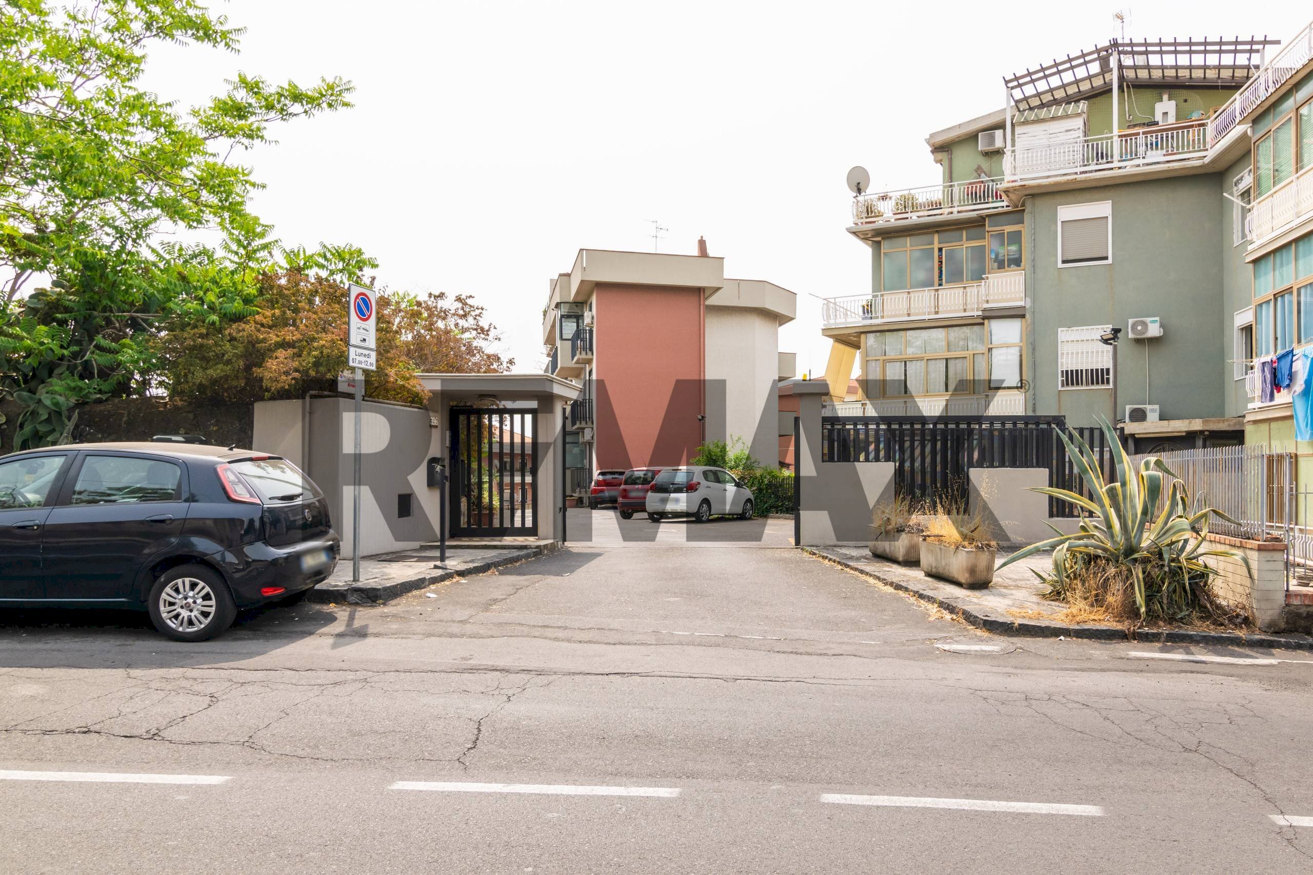 Edificio all\'aperto - Quadrilocale Via Pietro dell'Ova
396, Tremestieri Etneo - foto 2
