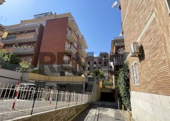 Edificio all\'aperto - Trilocale via Vibio Mariano
21, Roma - foto 16
