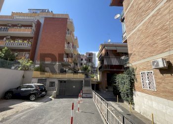 Edificio all\'aperto - Trilocale via Vibio Mariano
21, Roma - foto 34