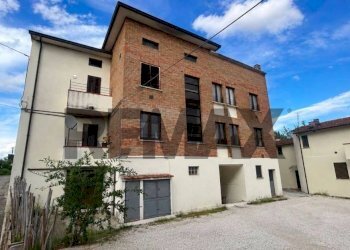 Edificio all\'aperto - Trilocale Via Del Mec
 
43, Bastia Umbra - foto 1