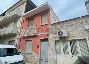 Edificio all\'aperto - Casa indipendente Viale R. Settimo/ Viale A. Moro
 
93/182, Pachino - foto 2