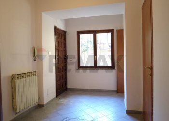 Hall / corridoio - Four-room apartment via delle alpi
 
3, Giaveno - photo 4