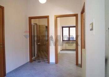 Hall / corridoio - Four-room apartment via delle alpi
 
3, Giaveno - photo 5