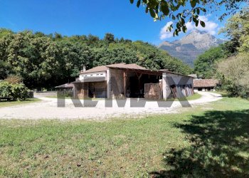 Casa all\'aperto - Independent house Via Sartena
42, Santa Giustina - photo 2