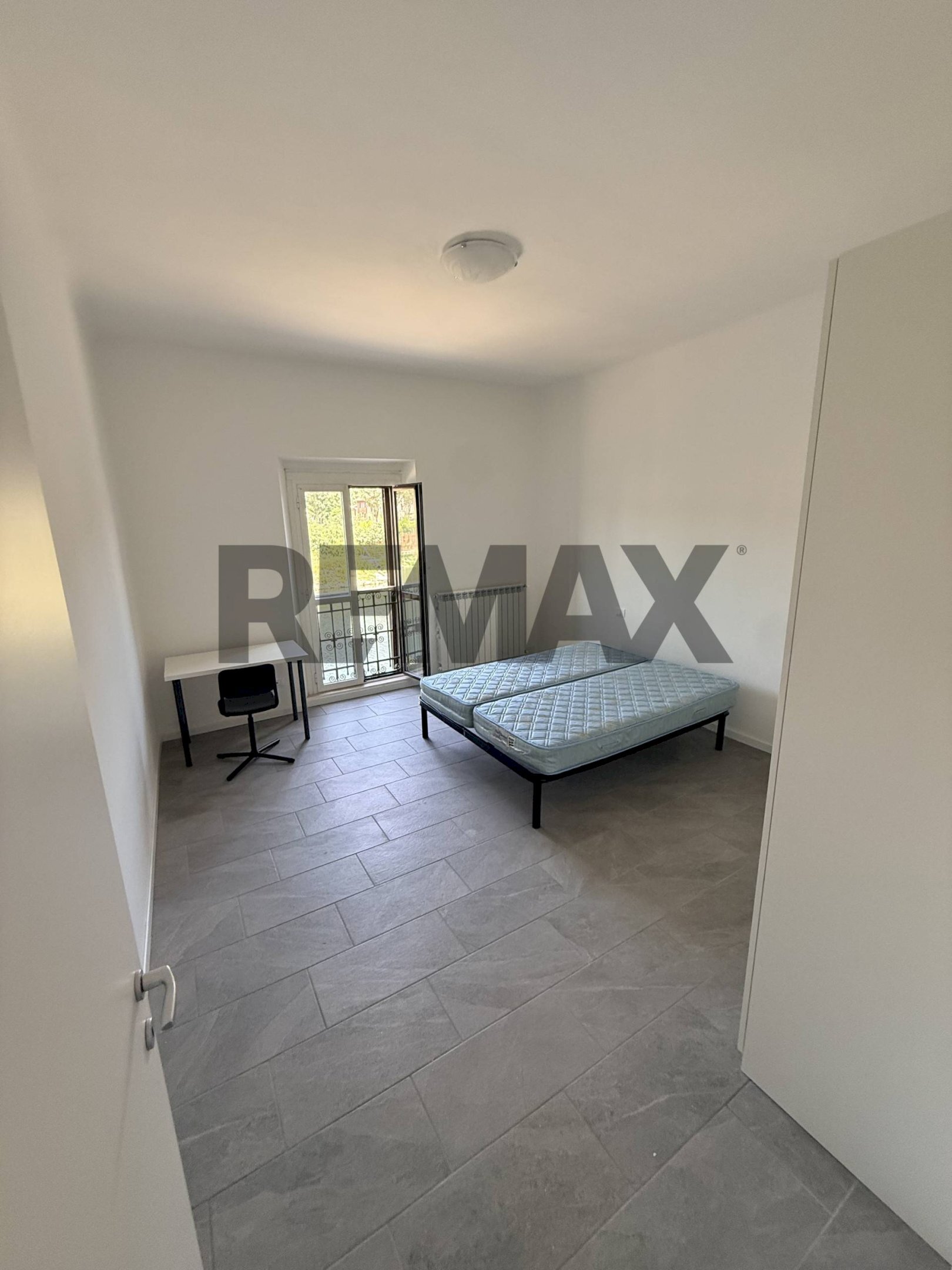 Camera / camera da letto - Three-room apartment via Milazzo
89, Pavia - photo 3