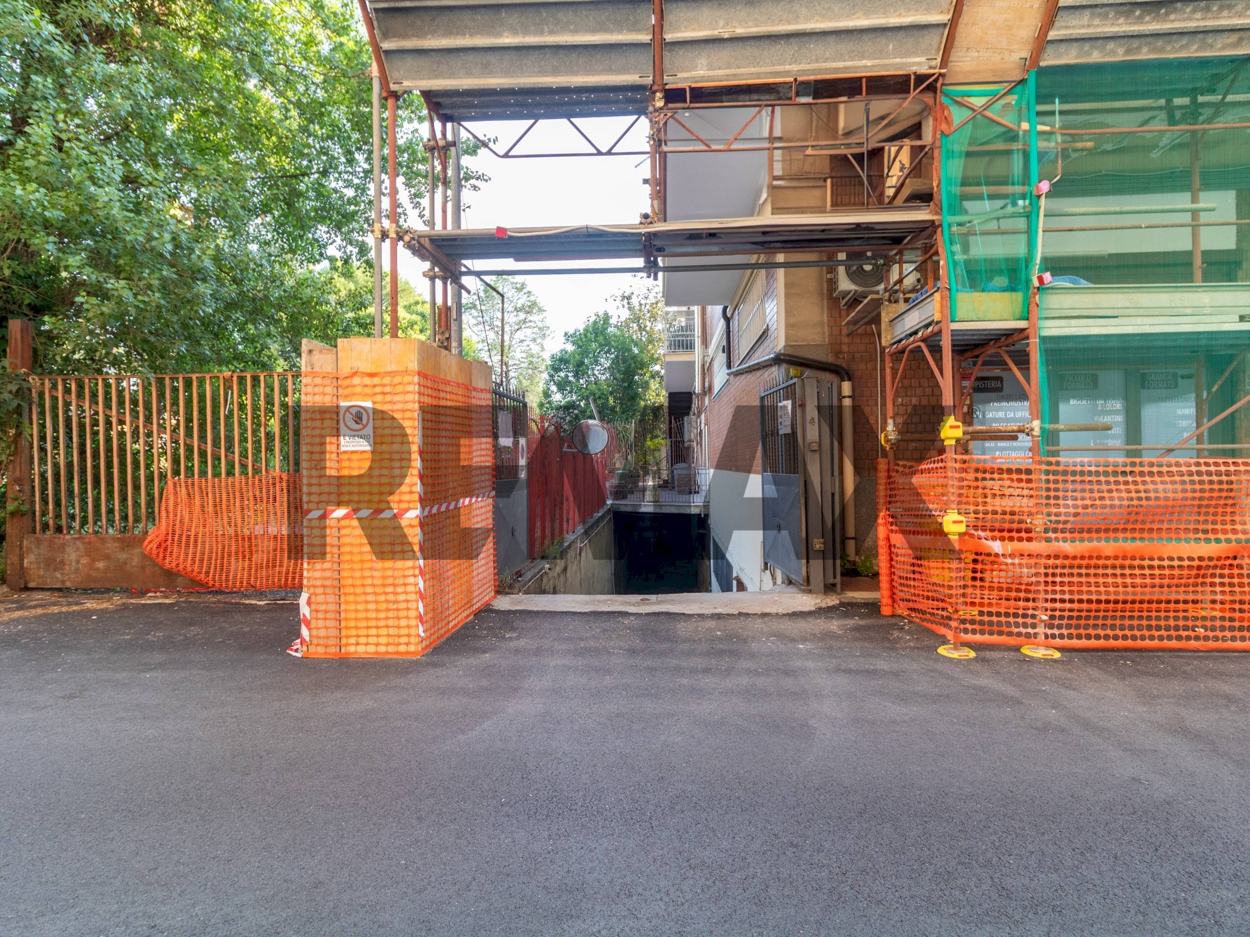 Casa all\'aperto - Box via Gabelli
 
4, Guidonia Montecelio - photo 1