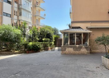 Edificio all\'aperto - Appartamento Via Bernardo Cavallino
 
89, Napoli - foto 2