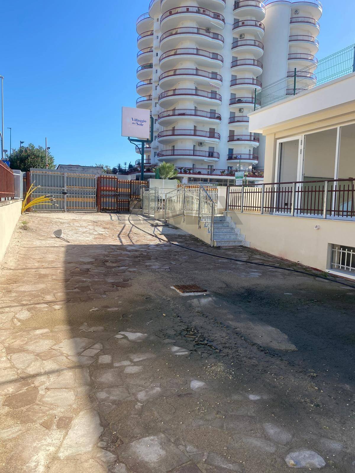 Edificio all\'aperto - Ufficio via appia lato napoli
136, Formia - foto 2