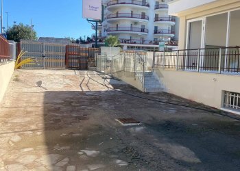 Edificio all\'aperto - Ufficio via appia lato napoli
136, Formia - foto 2