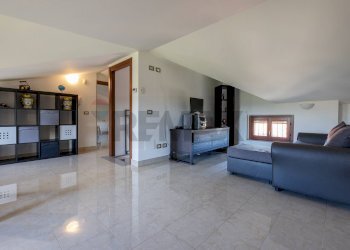 Soggiorno - Casa semi indipendente VIA EDISON
 
16, Lonate Ceppino - foto 16
