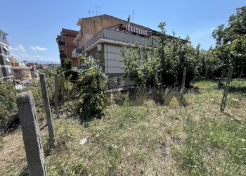 Casa all\'aperto - Terreno edificabile Via Avola
57, Roma - foto 3