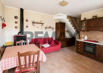 Sala da pranzo - Four-room apartment Via La grande quercia nuova
 
14, Vinchiaturo - photo 1