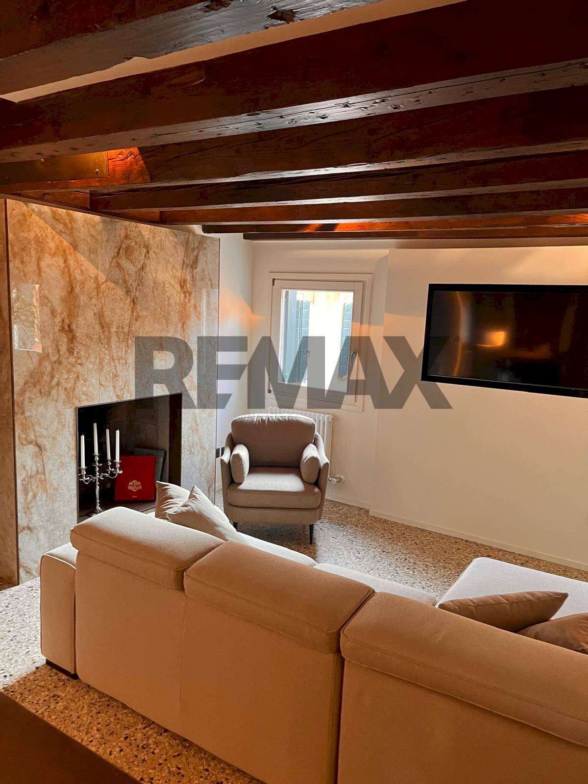 Soggiorno - Three-room apartment Ruga San Polo - Vecchia San Giovanni
 
100, Venezia - photo 1