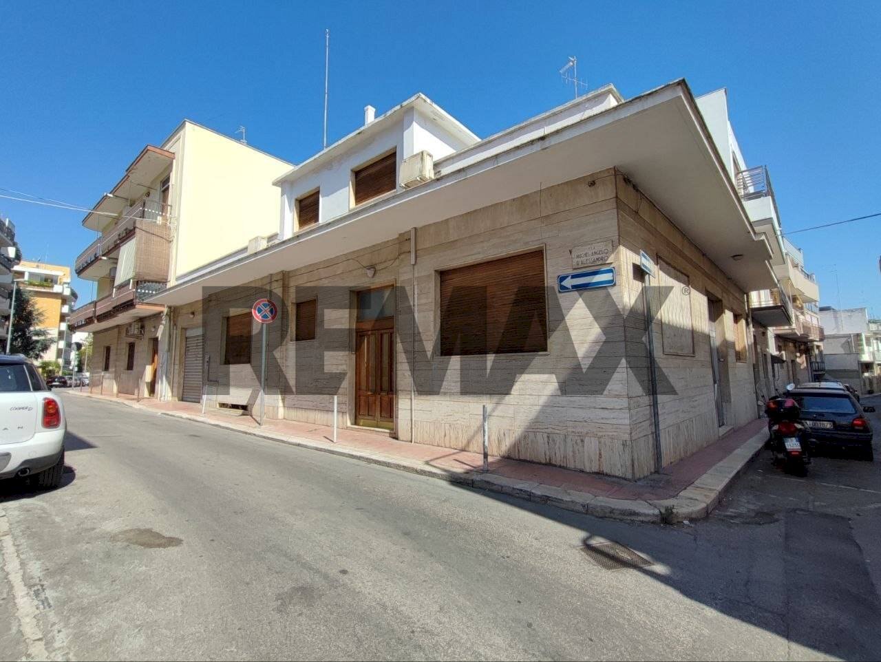 Edificio all\'aperto - Casa indipendente via Michelangelo D'Alessandro
 
2, Triggiano - foto 1